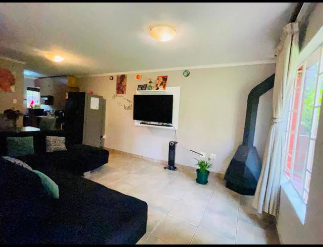 4 BEDROOM TOWNHOUSE FOR SALE IN CASTLEVIEW